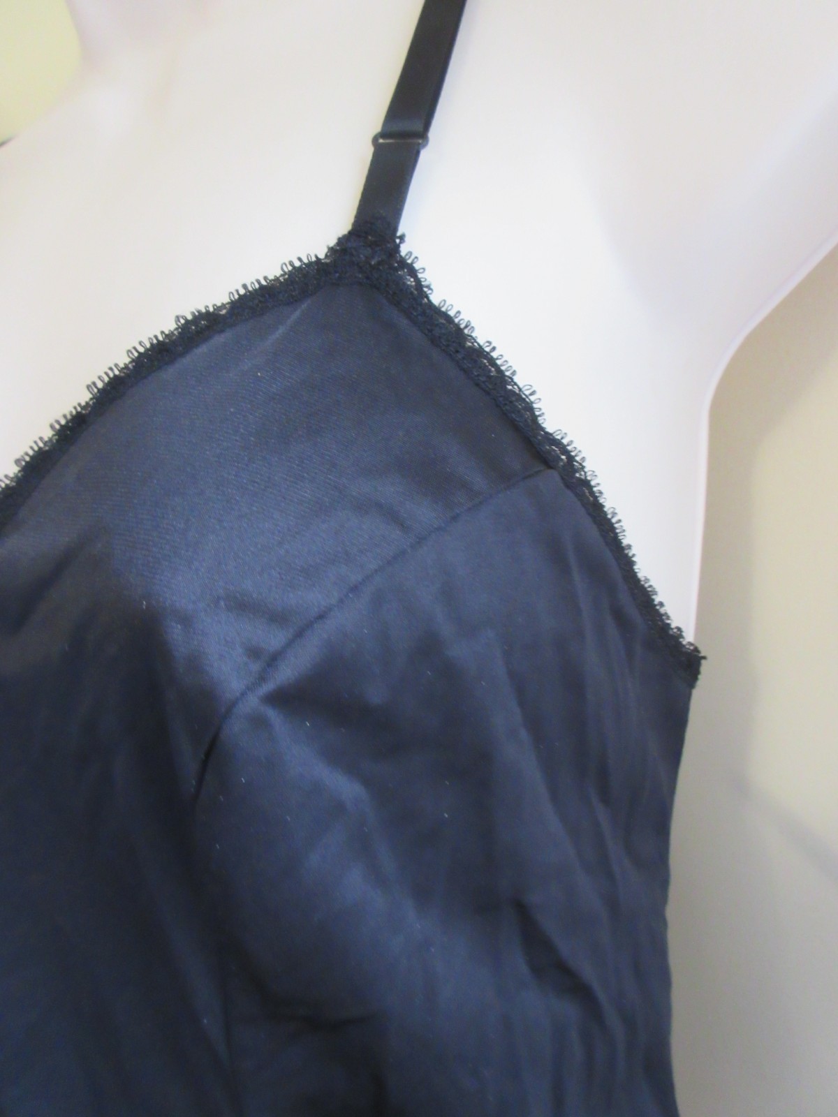 vtg VANITY FAIR 17-701 SILKY BLACK nylon LACE camisole slip top LINGERIE sz 36/M