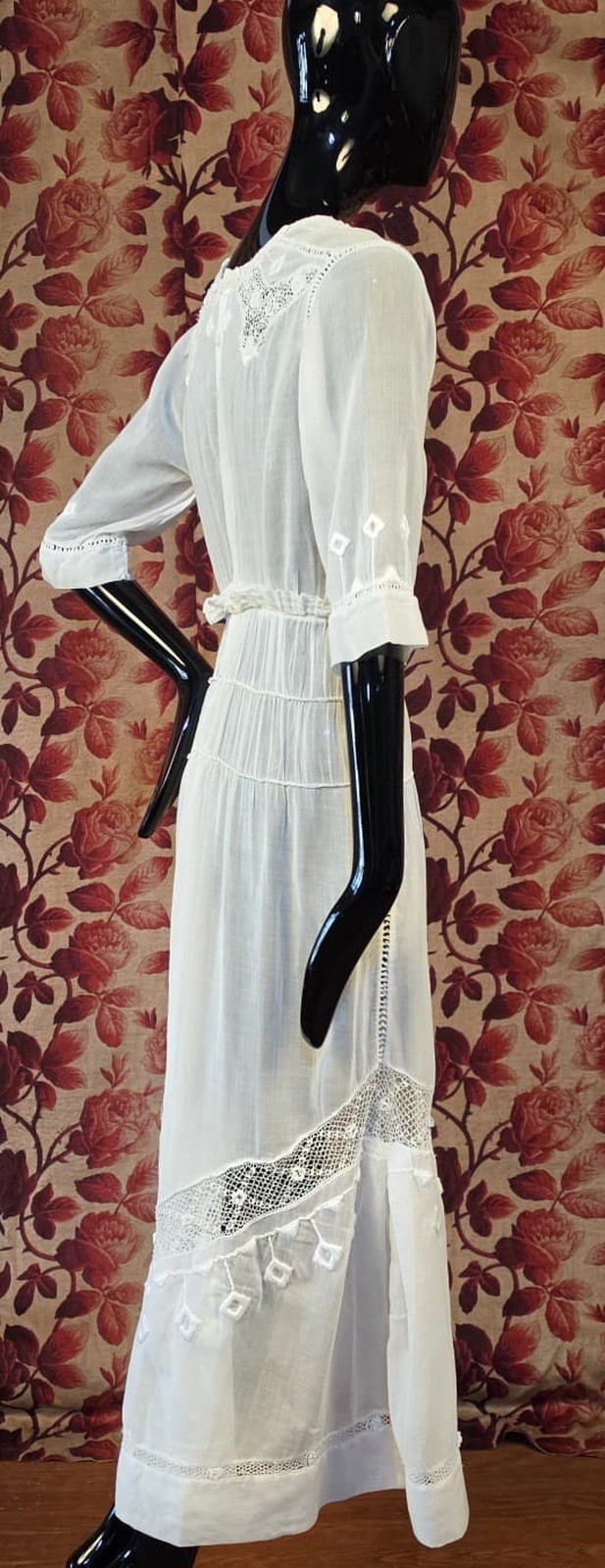 EDWARDIAN WHITE MUSLIN DRESS W RICH EMBROIDERY + LACE INSERTION