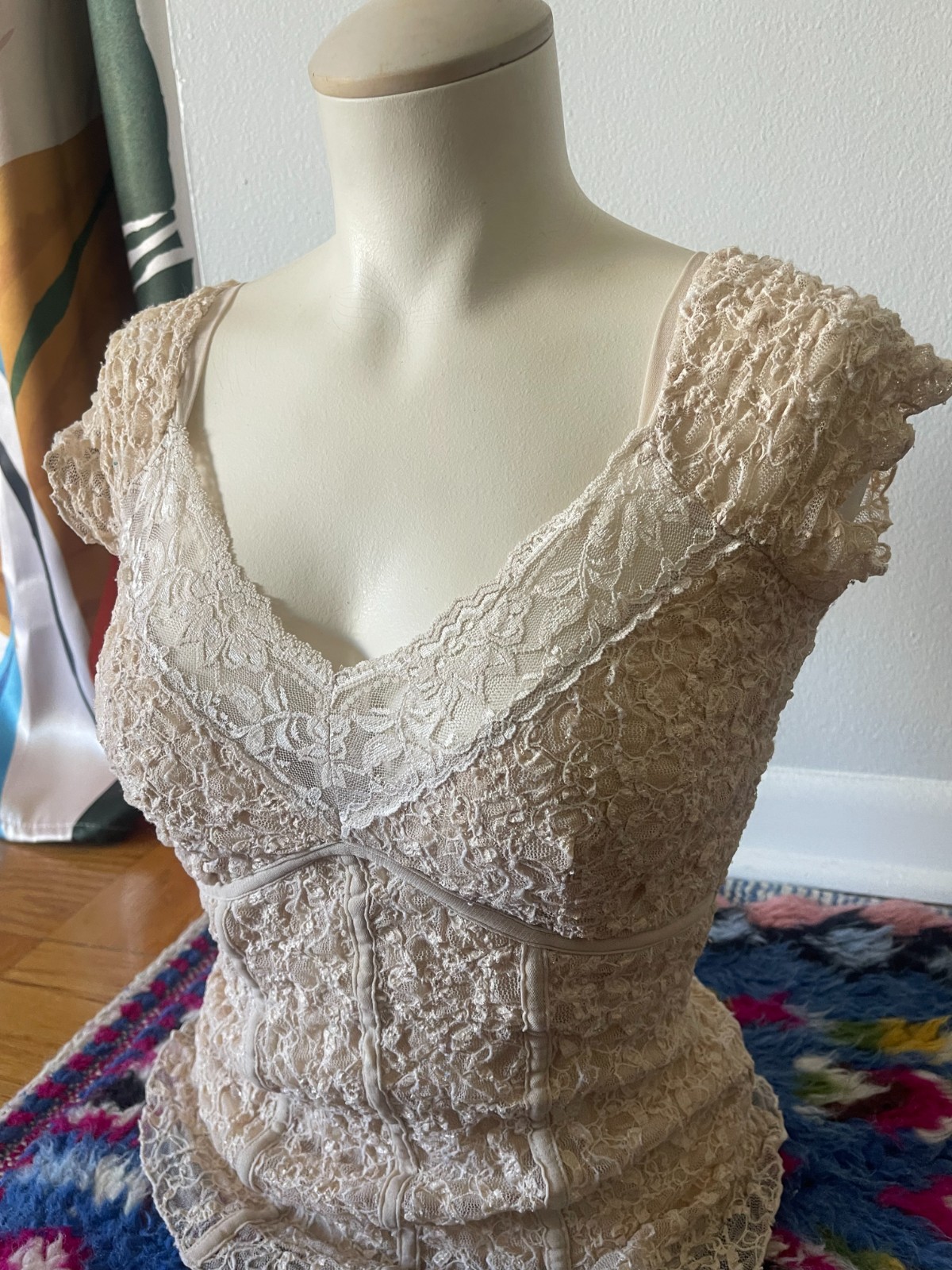 Vintage Y2K New York & Company Ivory Ruched Lace Sweetheart Corset Style Top XS