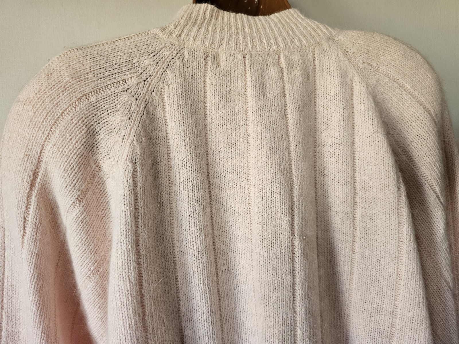 VENEZIA Vintage 80′ Silk Angora Blend Pearl Buttons Henley Sweater. Size 22/24