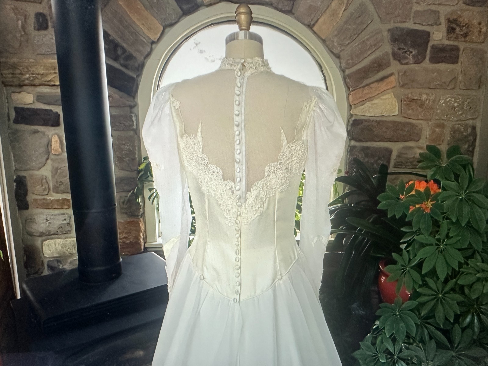 Vintage 1970s Ivory Nylon Chiffon Alencon Lace Wedding Dress