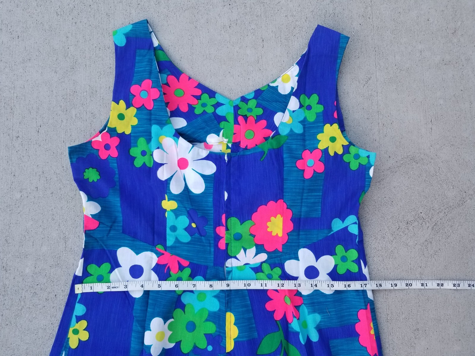 VINTAGE! Made in Hawaii Colorful FLORAL DRESS *See Pics for Measurements*