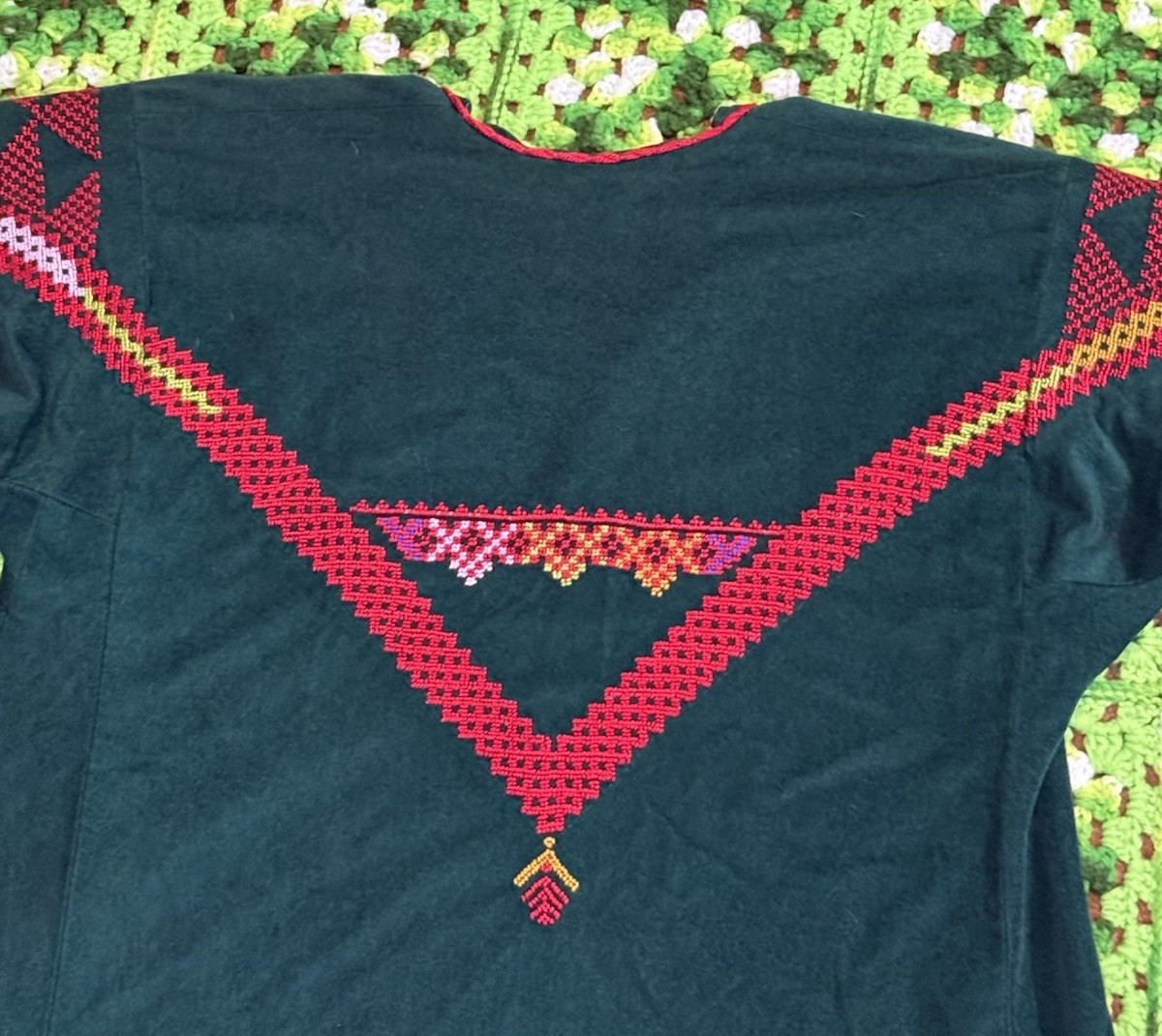 Vtg Hippie Groovy House Dress Boho Green Retro Embroidery Details