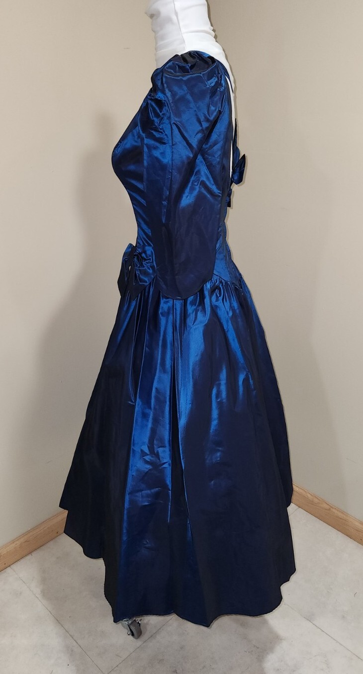 Unlabled Vintage Taffeta Formal * Deep Blue * sz10apx (Measurements Given) * GUC