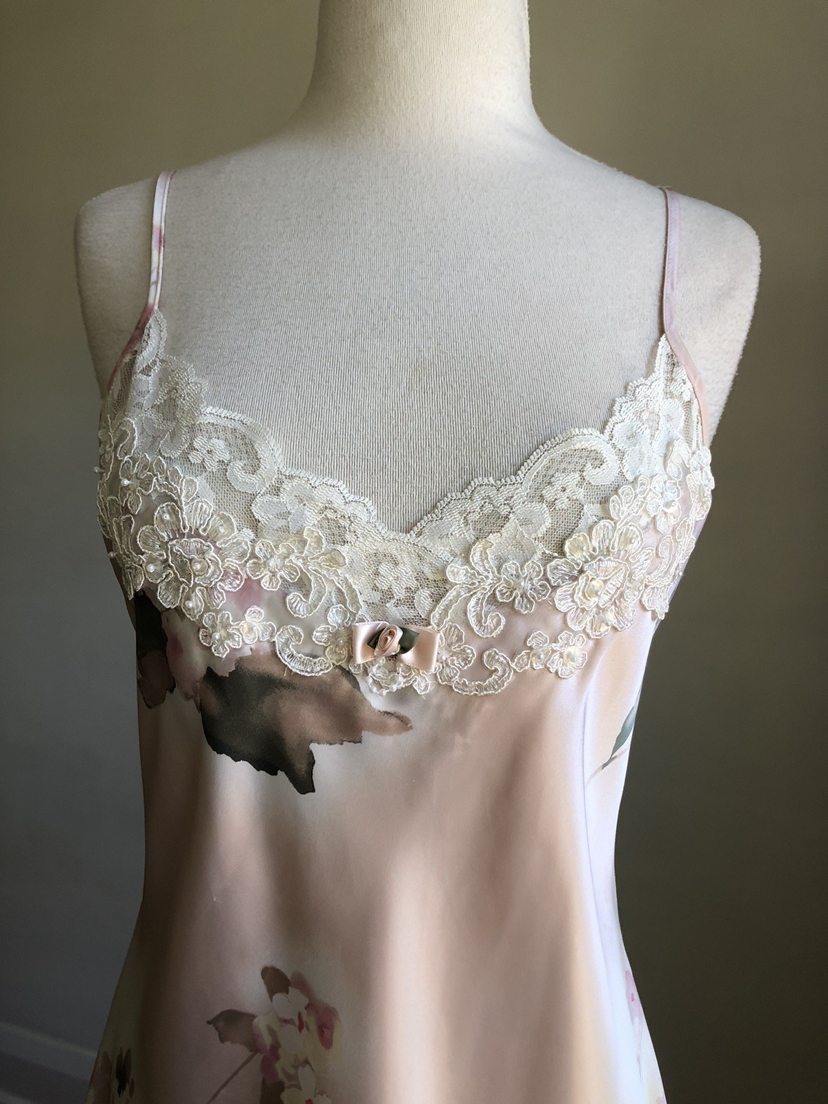 GORGEOUS VTG CALIFORNIA DYNASTY Pink Floral Silky Satin Lace & Pearls Chemise S