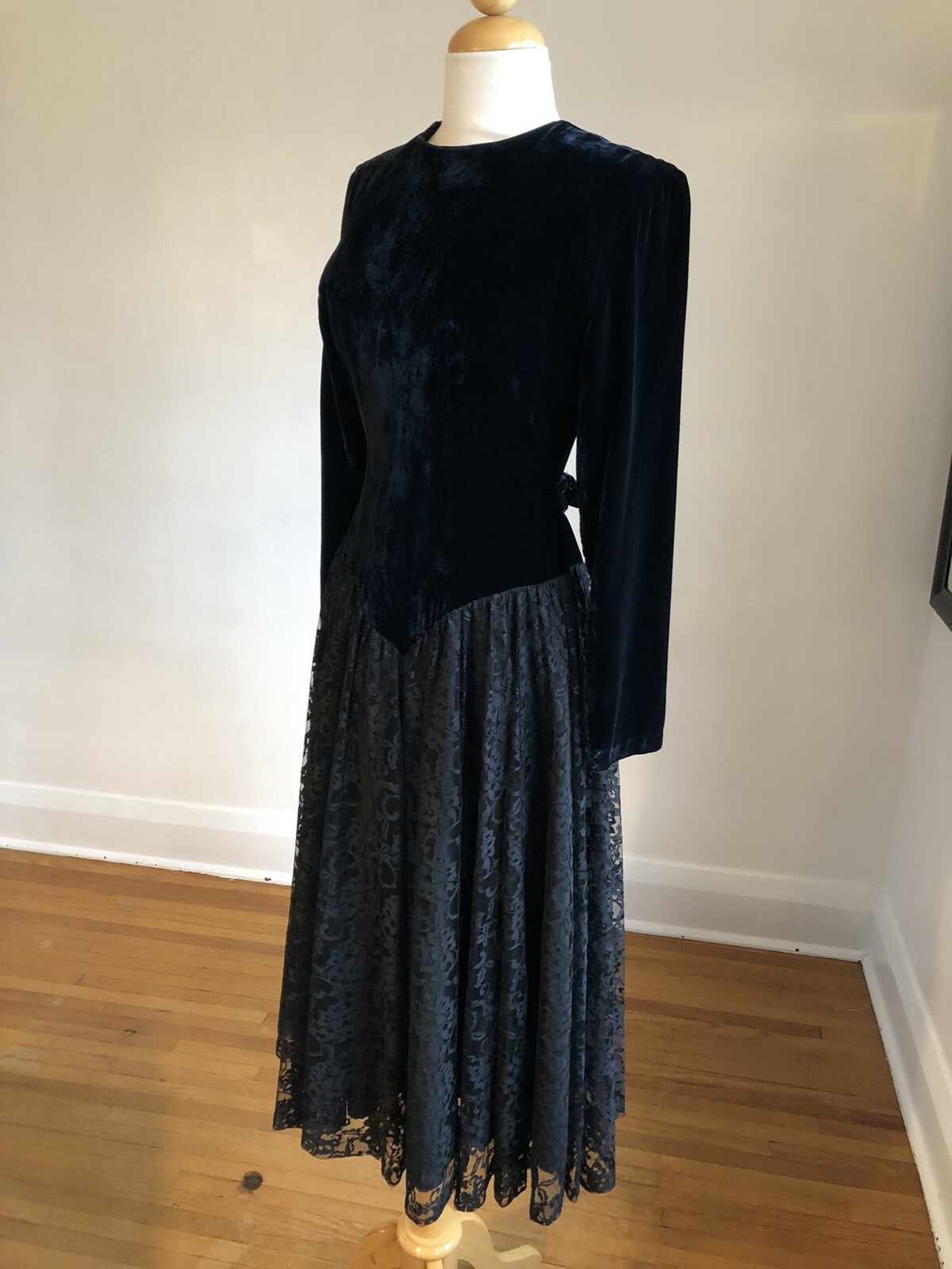STUNNING VTG JACKIE BERNARD For EKLEKTIC Black Velvet & Lace Dress SZ 4