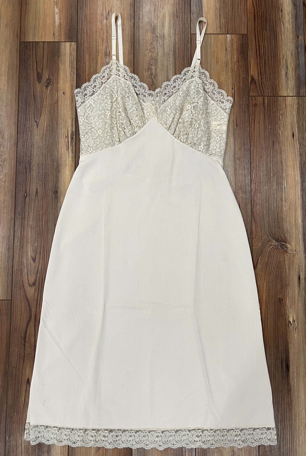 Vintage Munsingwear Size M 36 Beige Sexy Lace Full Dress Slip Silky Nylon NWT