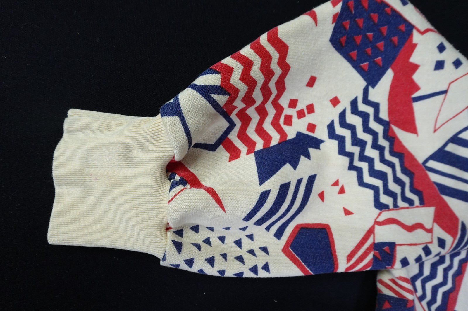 NIKE Vintage 1987 Women’s Geometric Print Fleece Crew Sweatshirt Angela Snow