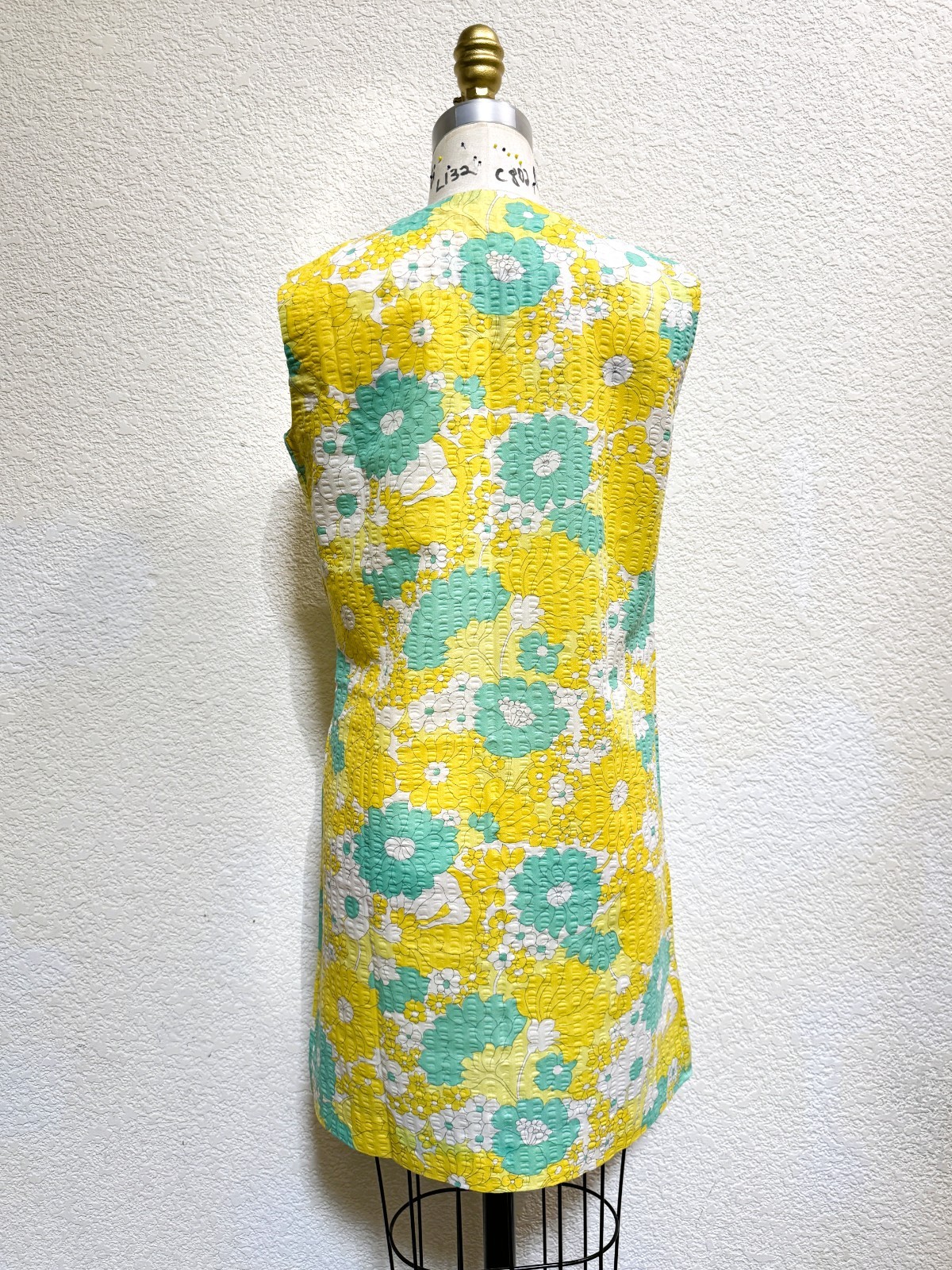 Vintage 1960s Yellow and Blue Floral Seersucker Mini Shift Dress Medium M