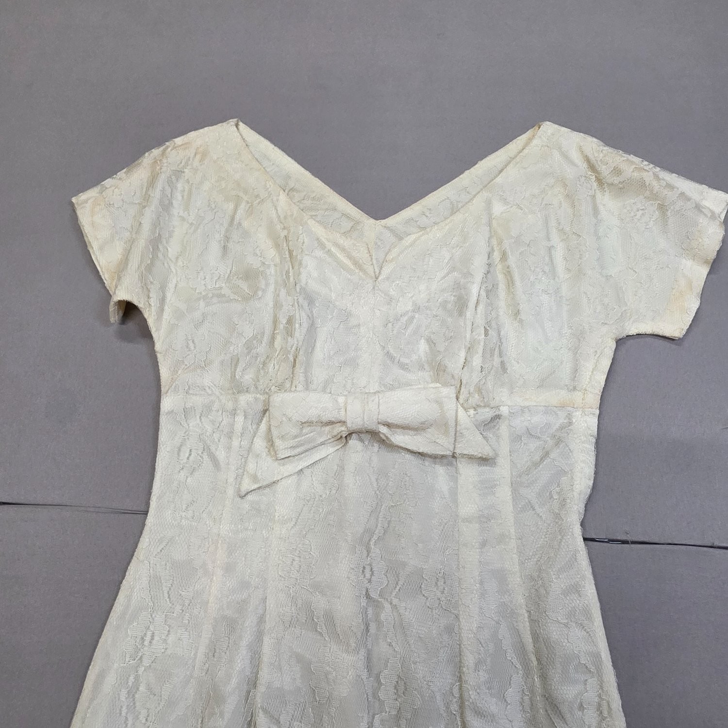 Vintage 50s Ivory Floral Lace Cocktail Dress Bow Waist Wiggle Sheath Mid Century