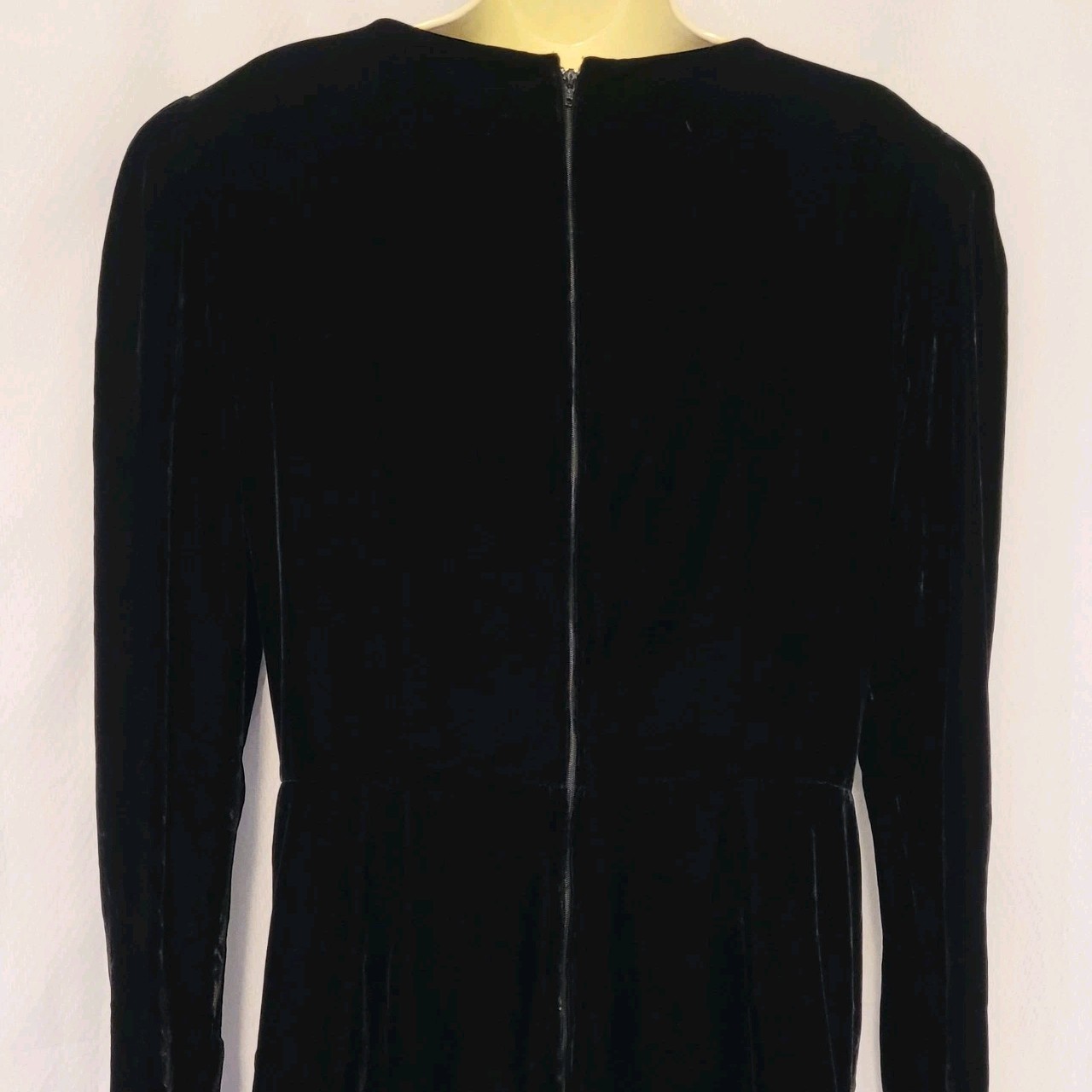 VTG Maggie London Black Velvet V Neck Dress Padded Shoulders Holiday Glam Sz 14