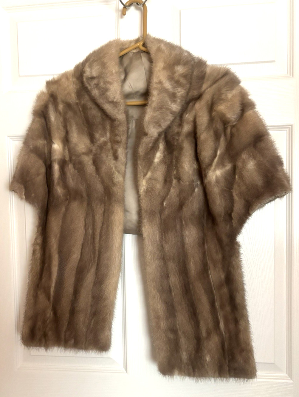 Vintage Blonde Mink Fur Stole/Cape w/Satin Lining & 2 Pockets