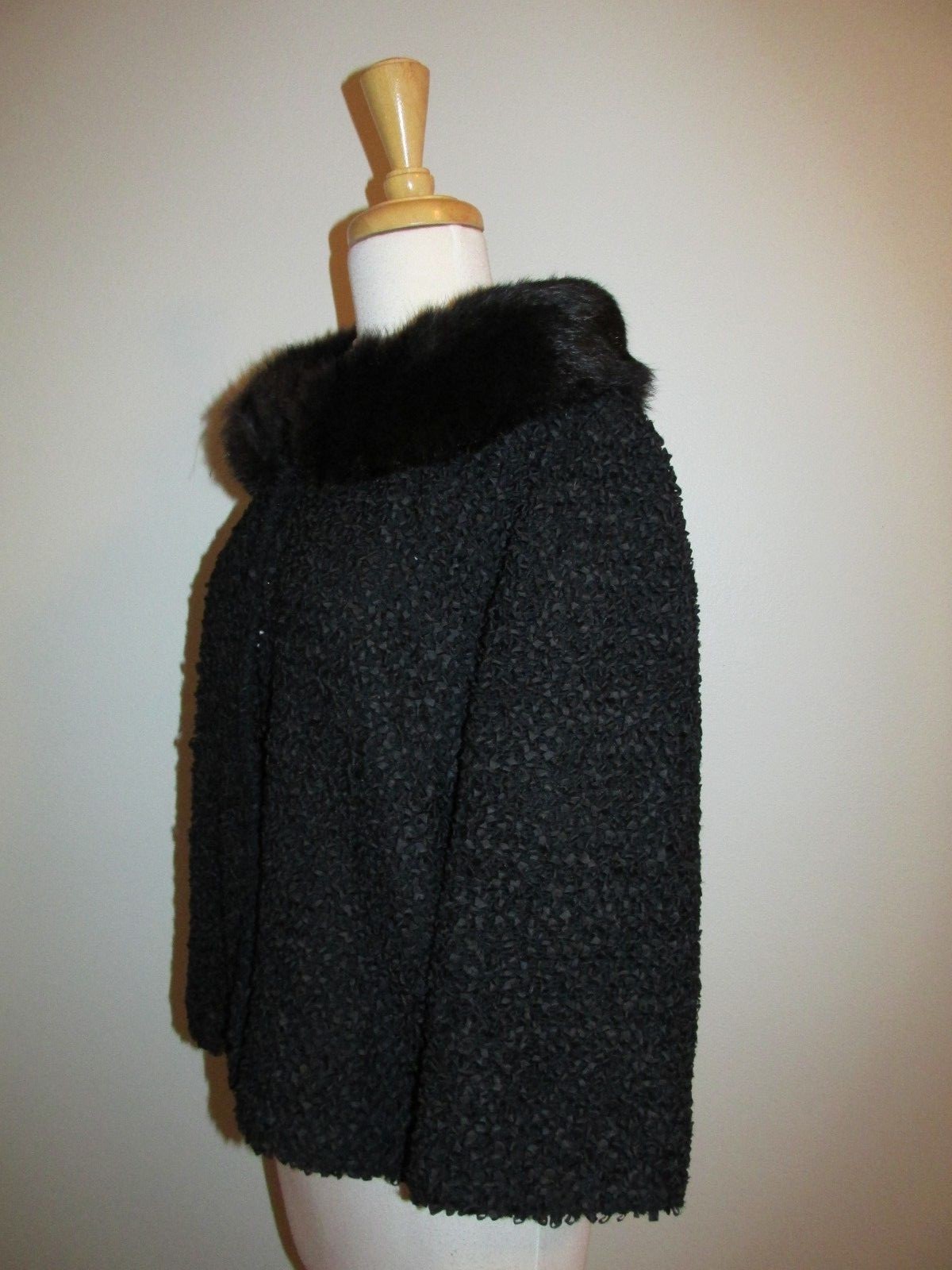 Vintage Size L Black Textured Fabric Fur Collar Jacket Three Quarter Sleeves