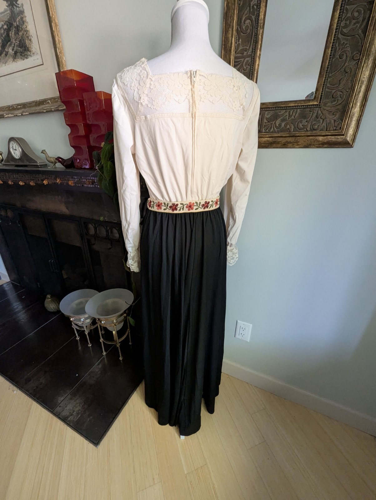 Vtg 60s/70s Maxi Dress S/M Lace Trim With Flower Belt Long Sleeve Cream Black