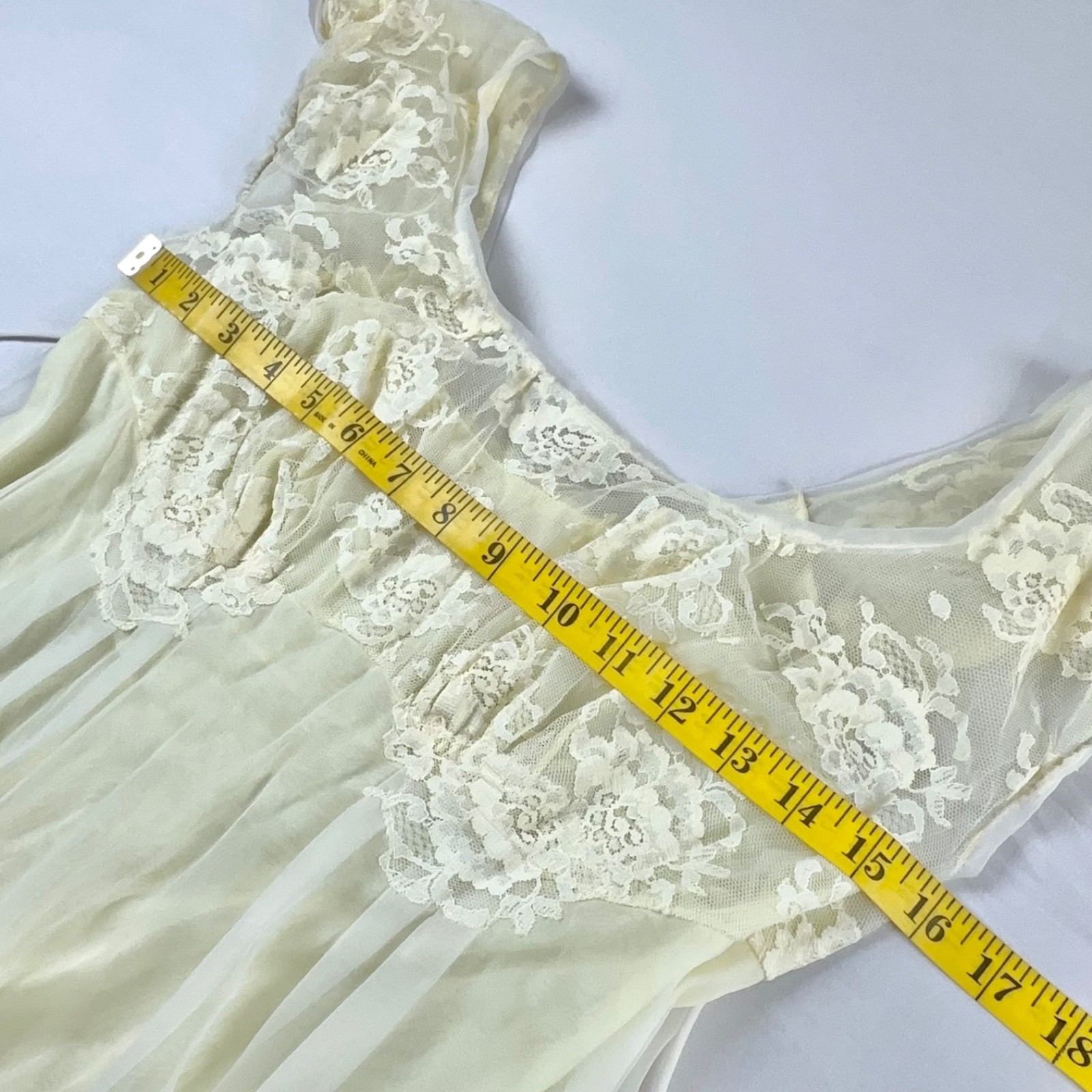 Vintage Butter Yellow Peignoir Nightgown Small Lace Bridal Angel Wedding Regal