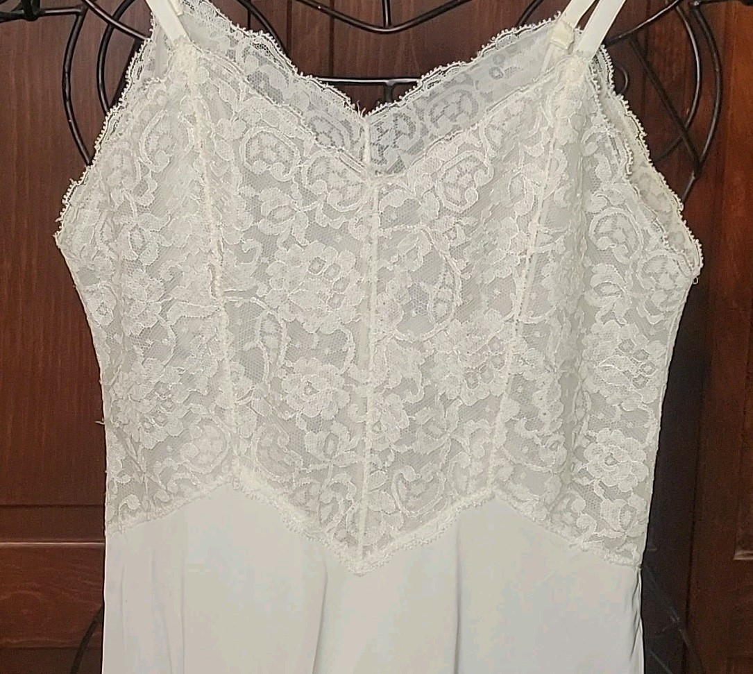 Vtg 50s Vanity Fair Tricot Nylon Full Slip Off White Sz 32 Embroidered Tag Lace