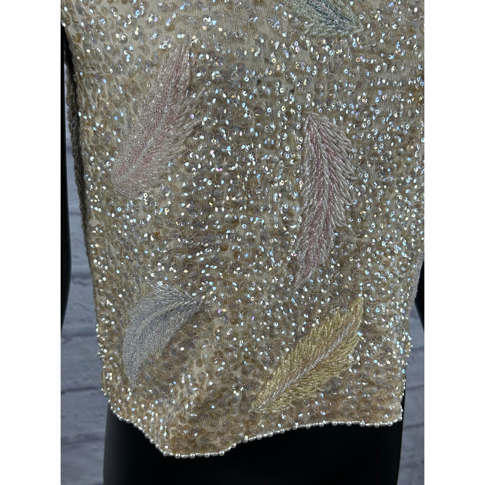 Vintage Sleeveless Sequin Beaded Feather Top Women’s Medium Shell 1950s Flaw