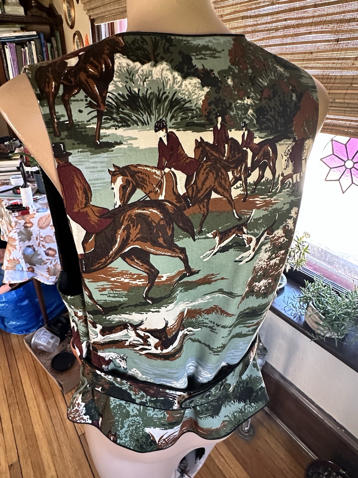 Crazy Horse Vest Size. M English Countryside Hunting Scene Vintage 90s