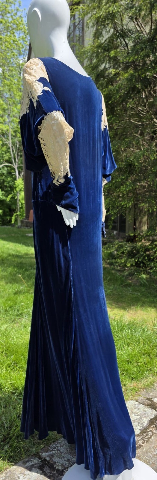LATE 1920’S SAPPHIRE BLUE SILK VELVET DRESS W WHITE LACE INSERT PUFF SLEEVES