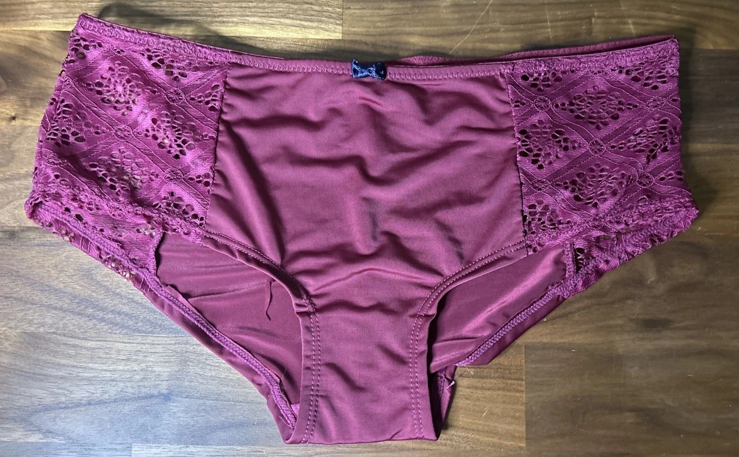 PRETTY SHINY NANETTE LEPORE GLOSSY NYLON SPANDEX BIKINI PANTY L Burgundy Lace
