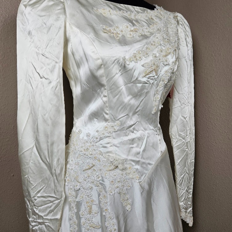 Vintage Bride 80s 90s Liquid Satin Ivory Wedding Gown 7 Back Bow Chapel Train