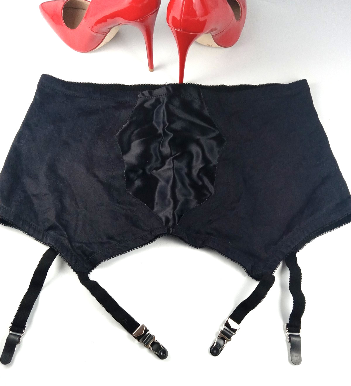 SZ 46 LARGE UP TO SZ 36 WAIST SEXY SATIN FRONT OPEN BOTTOM GIRDLE 4 METAL GARTER