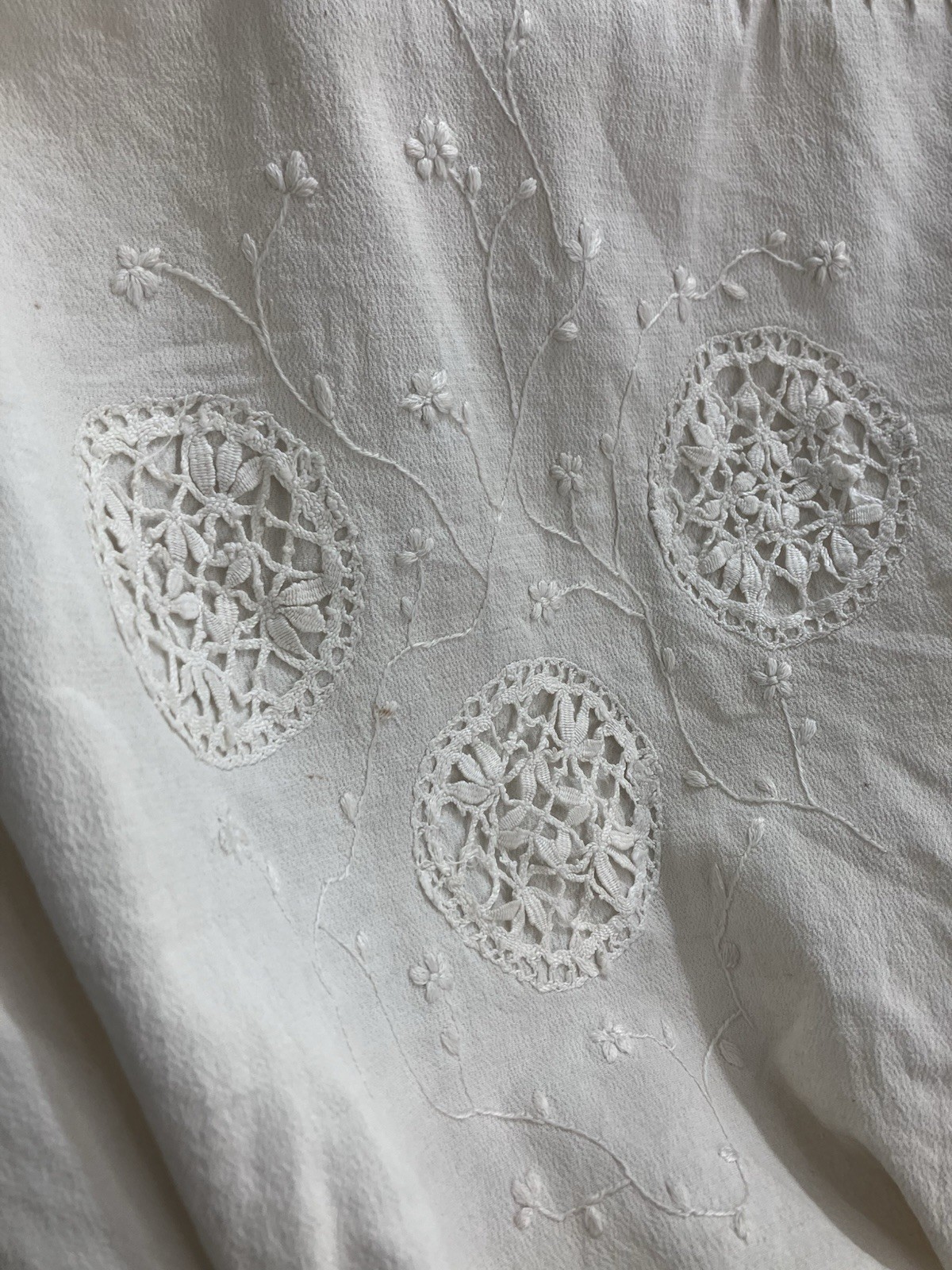 VTG ANTIQUE 1900’s Victorian Edwardian High Neck PinTuck Eyelet Lace Appliqués