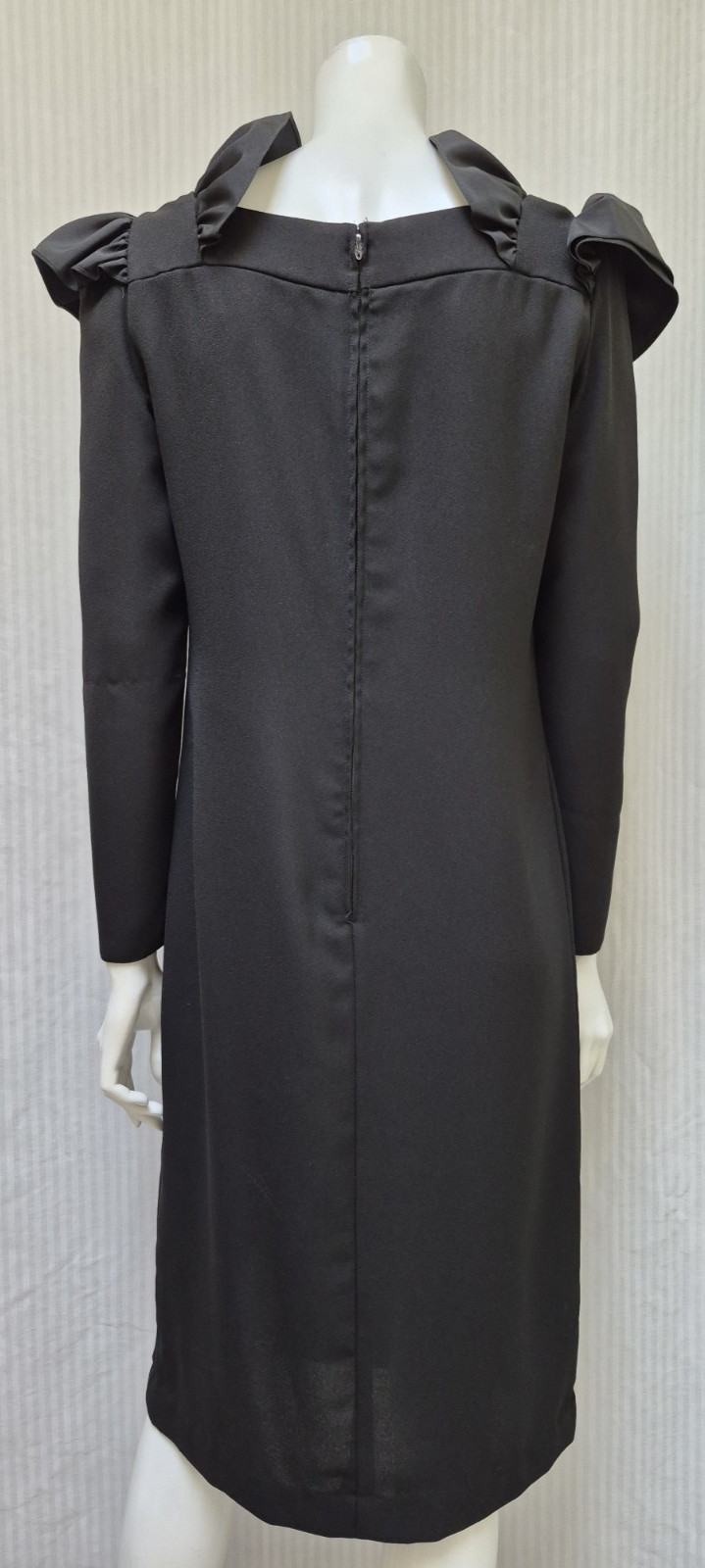 Vintage DAVID MORRIS Black Crepe DRESS w/ Ruffle Shoulders – Size S