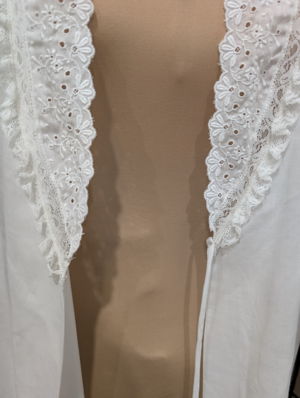 Vintage Christian Dior Eyelet Lace Trim White Robe Rare Sz S