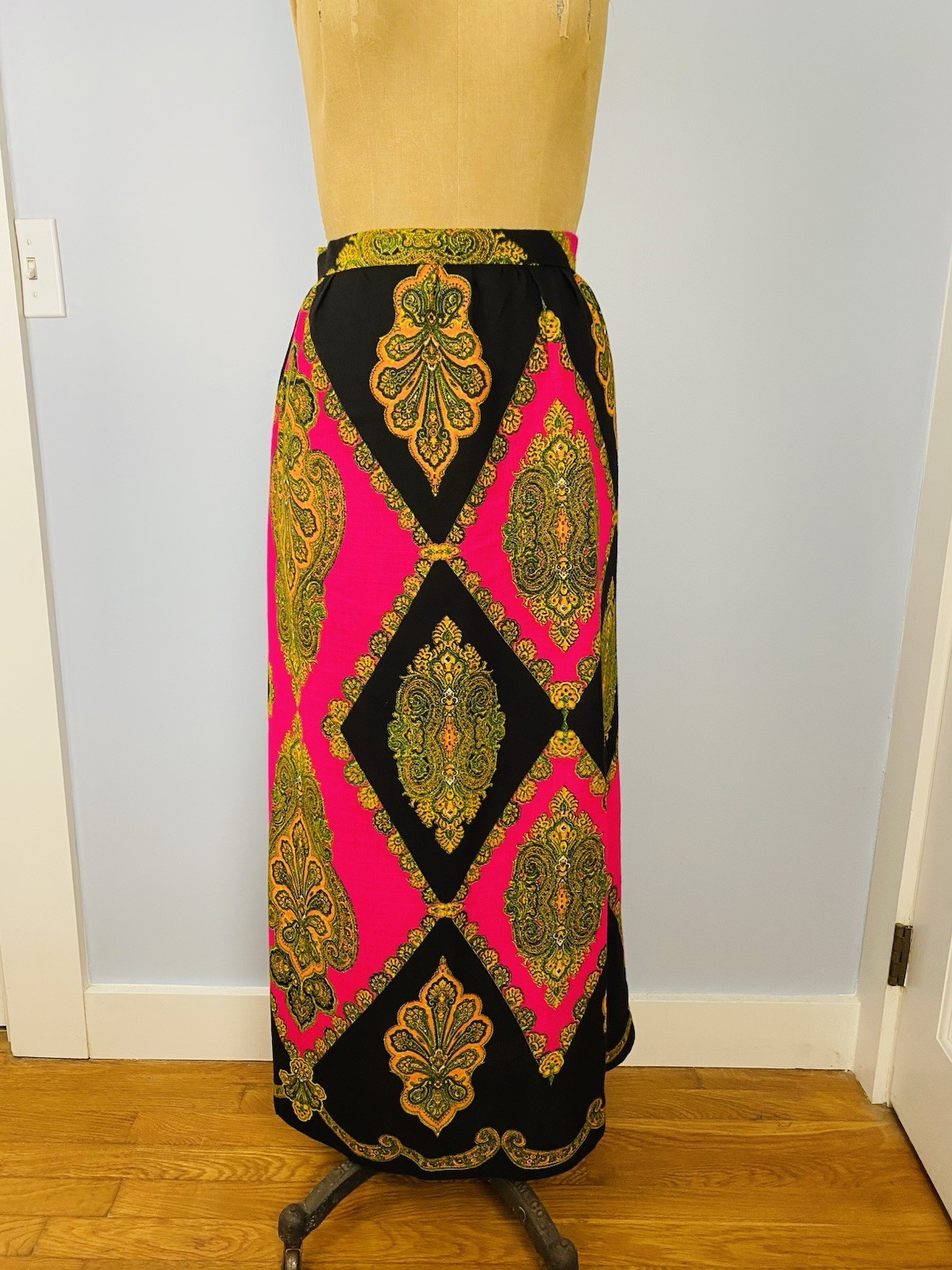 Vintage 60s Mod Maxi Skirt Size XS/S Psychedelic Pink & Black Boho Skirt