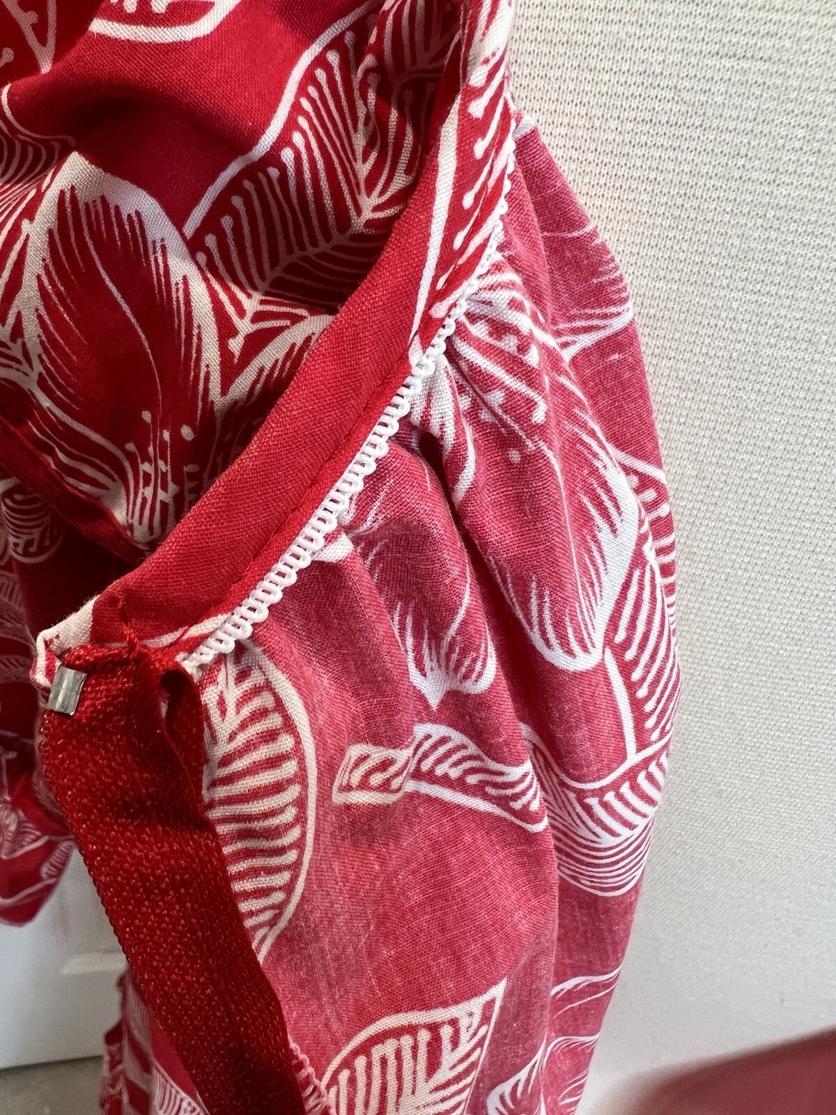 Vintage Pomare’ Dress Floral Hawaiian Bright Red Hibiscus Ruffled Romantic Sz 10