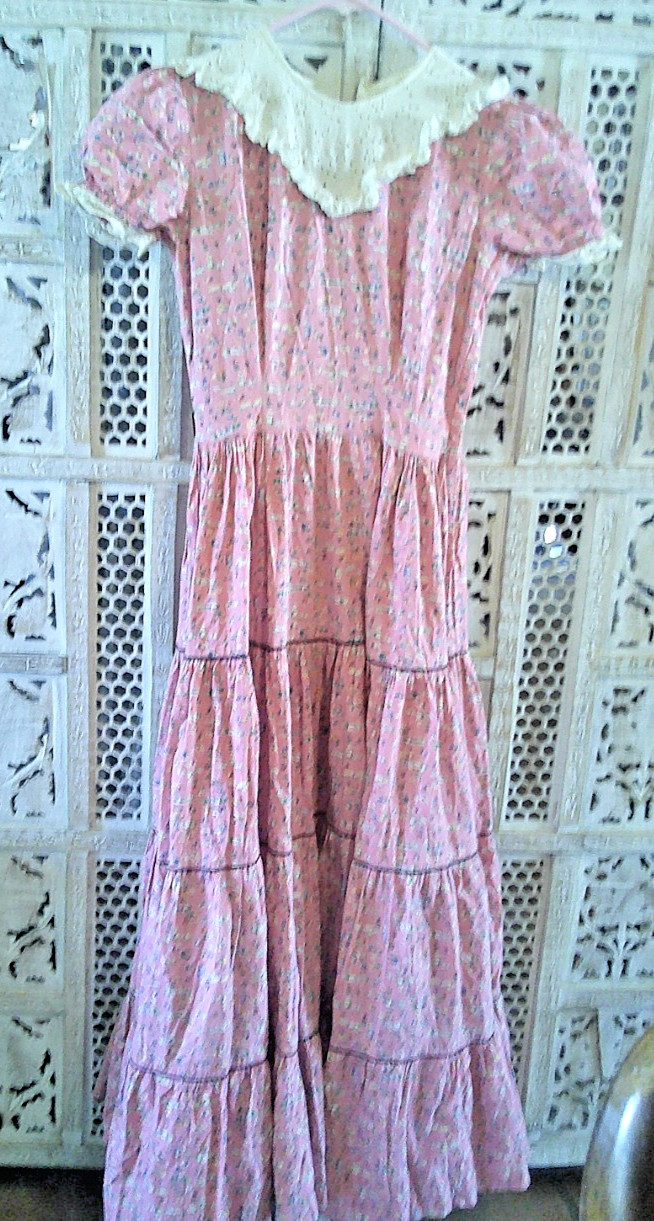 1930s Short Puff Sleeve Cotton Dress Pink Lace Collar 3 Button Back – Side Zip