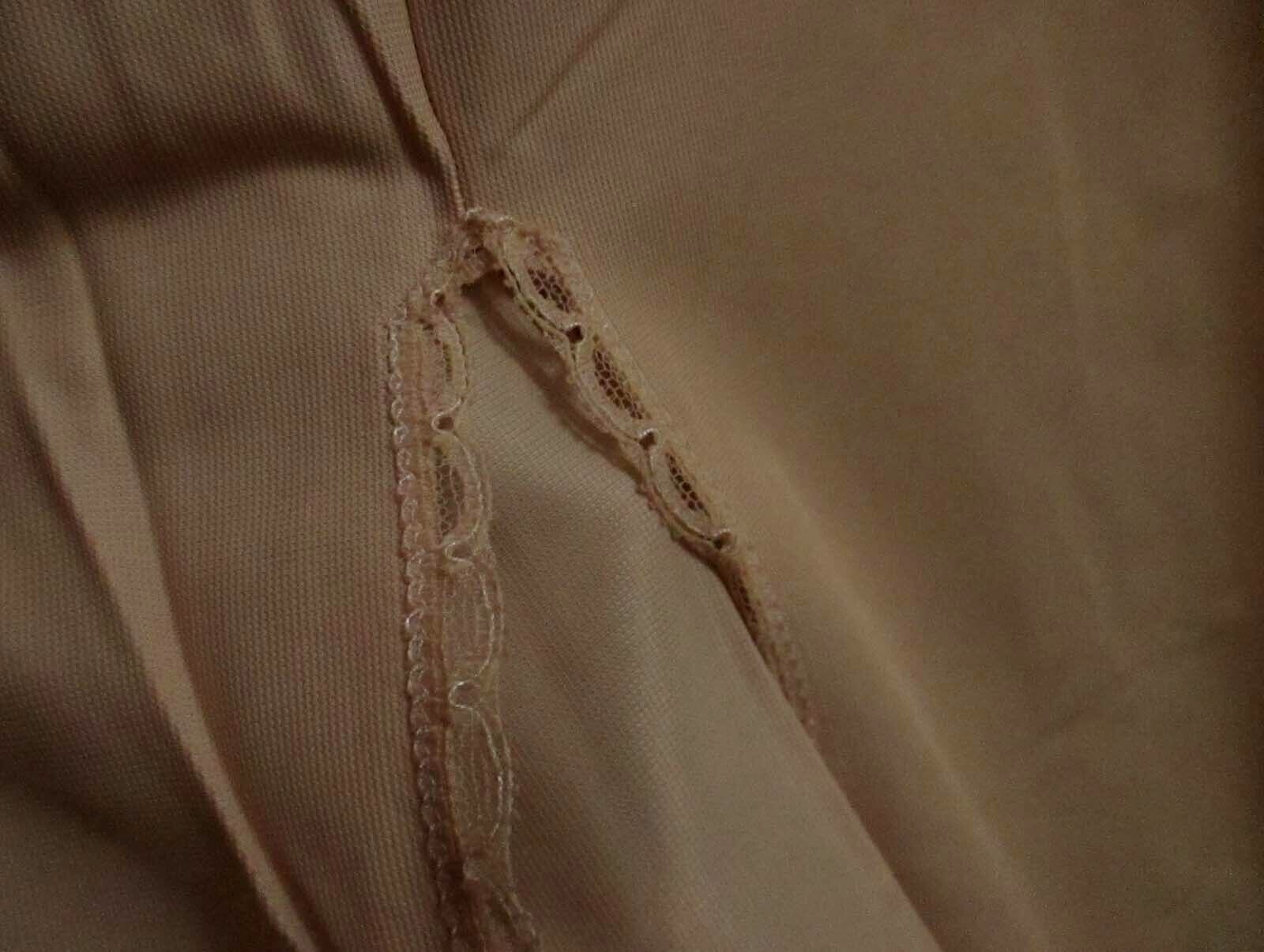 Vintage Womens Slip Med Tall NEW VASSARETTE NYLON ANTRON Nude LACE SPLIT 39″