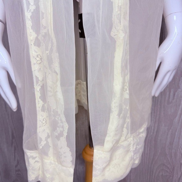 Vintage Sears sheer chiffon lace light yellow / cream crop sleeve robe sleepwear