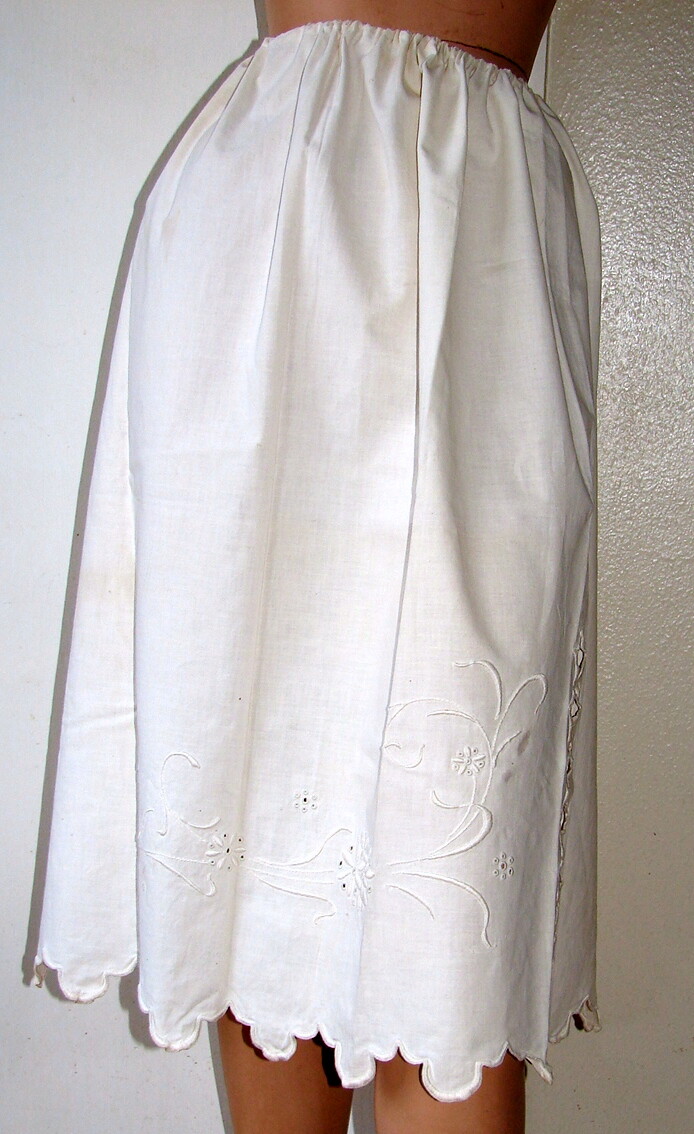 Vintage WHITE COTTON SKIRT w/Scalloped Embroidery & Drawstring Waist d2-8