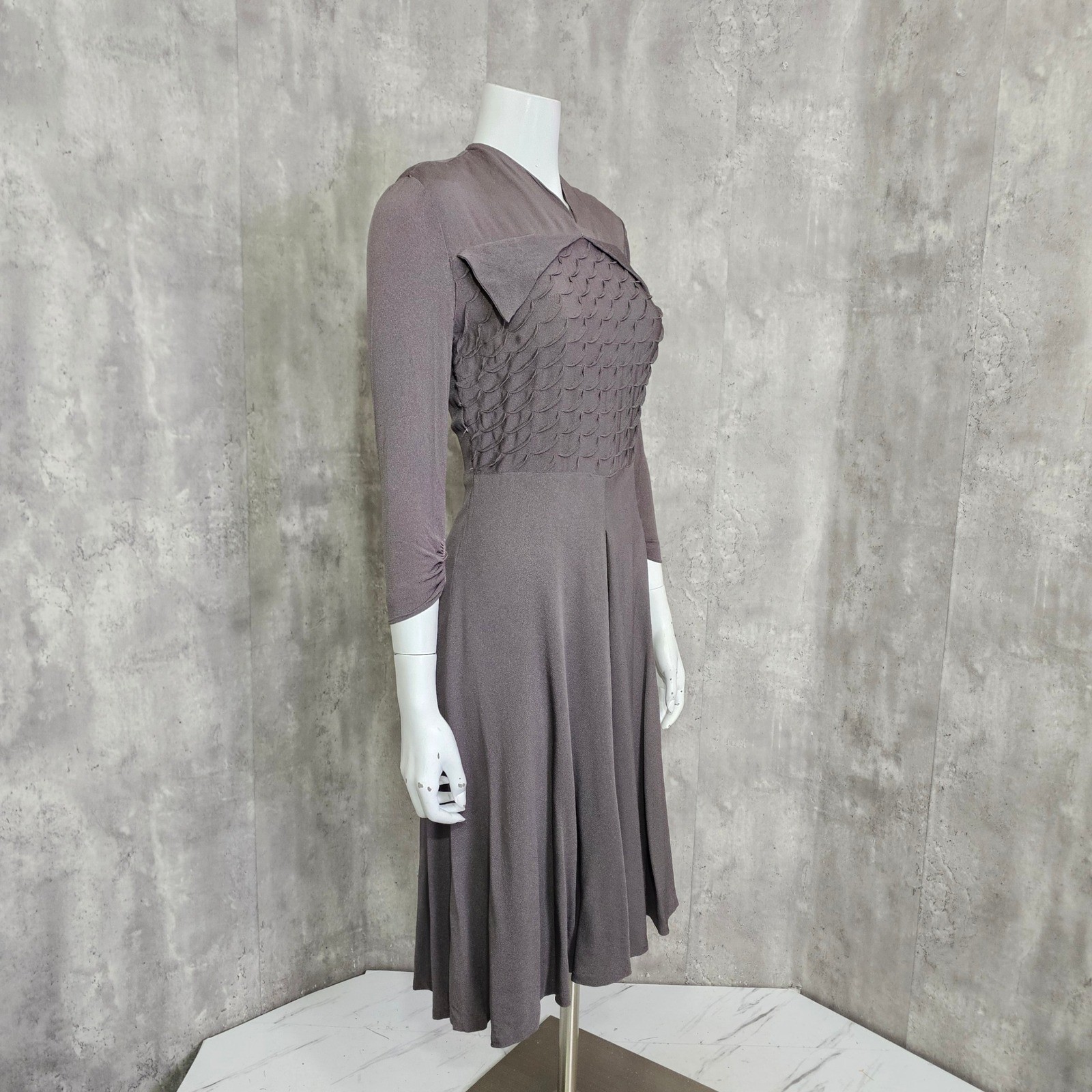 Vintage 40s Brown Rayon Crepe Scalloped Bodice Dress Metal Zipper M Noir Glam
