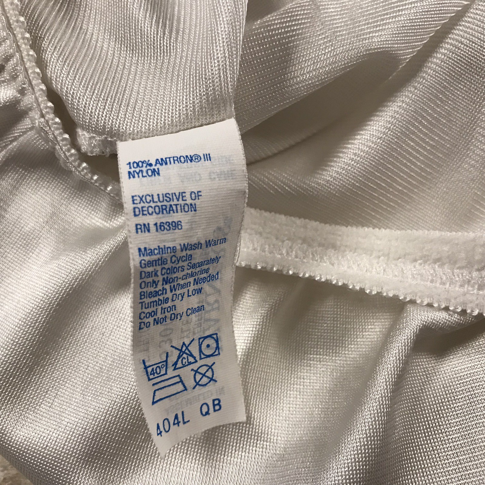 VINTAGE WARNER’S PERFECT MEASURE WHITE HALF SLIP 100% NYLON SIZE MEDIUM