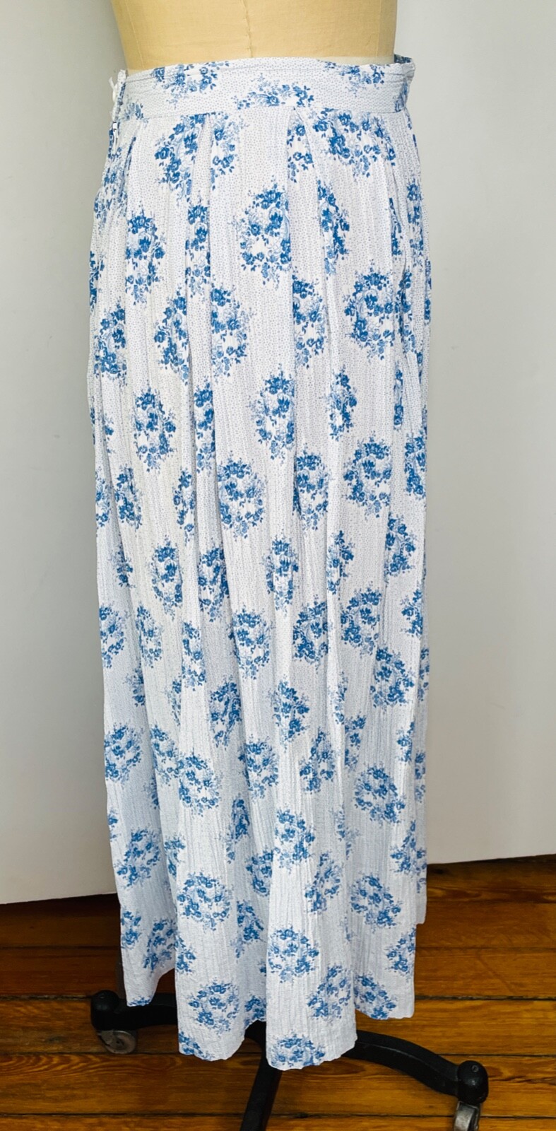VTG 80’S FULL PLEATED PRAIRIE COTTAGECORE BLUE&WHITE TOILE RAYON MIDI SKIRT*XS