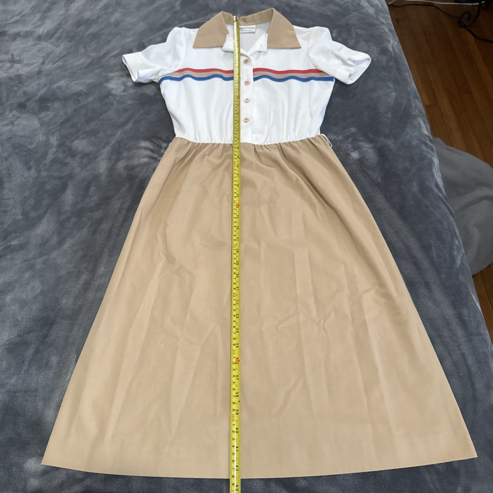 VTG „The Sportsdress” By Sears, Tan, White Size Is Smaller. See Measurements.