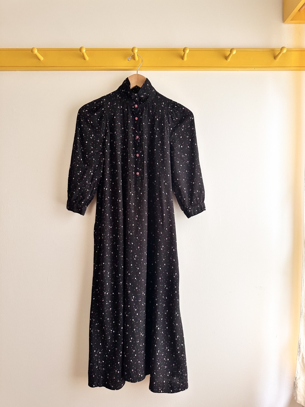Vintage 80s Belle France black viscose floral print 3/4 puff sleeve easy dress S