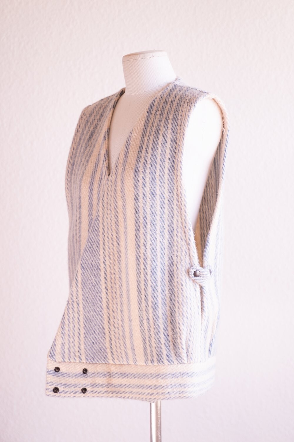 Women’s 70’s Ken of Denmark Vintage Blue and Cream Wool Vest Size 46 L