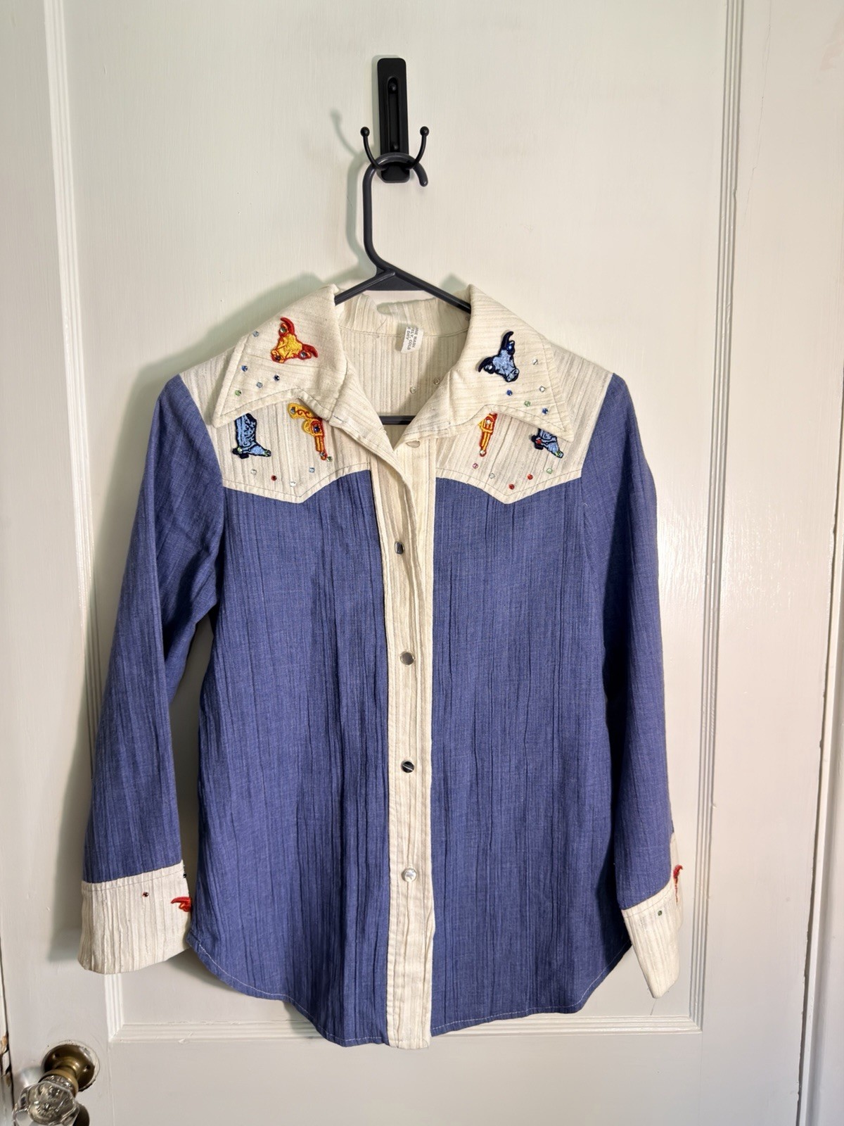 Vintage 70s Embroidered & Rhinestone Western Pearl vintage 1970s western shirt!