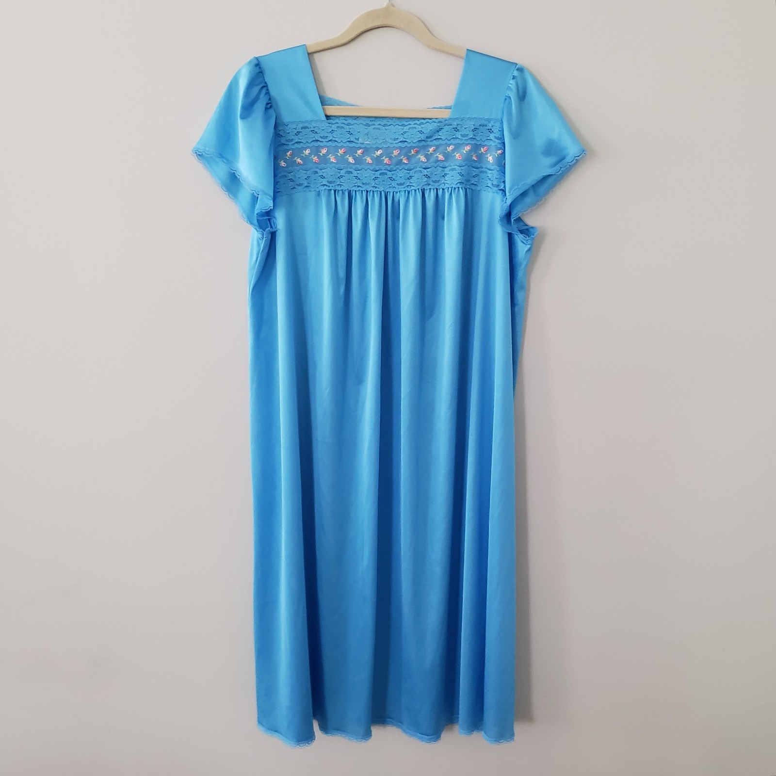 Vintage Vanity Fair Satin Nightgown MED Embroidered Flowers Lace Trim USA Blue