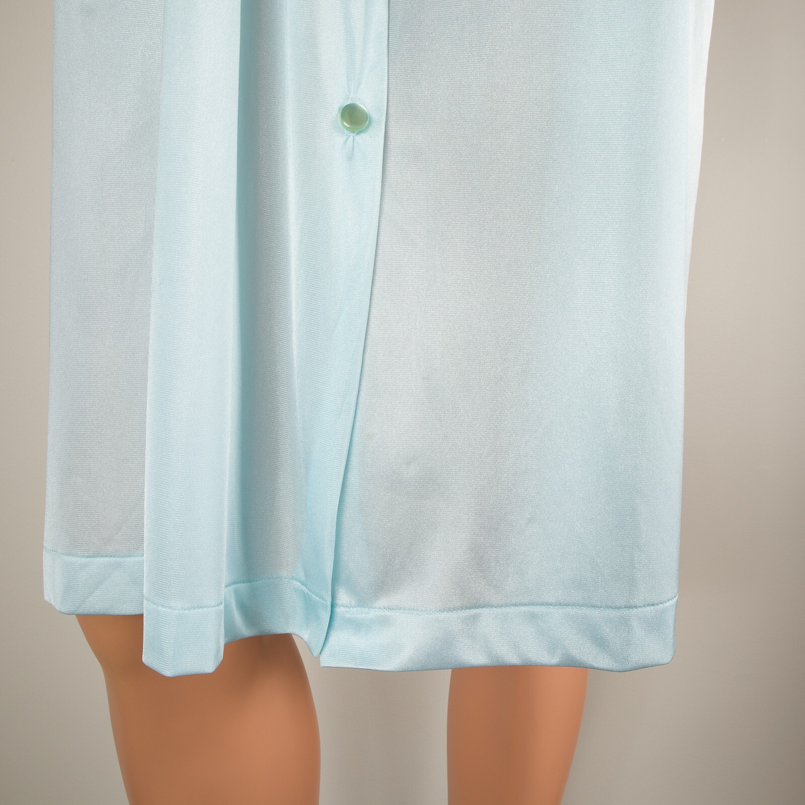 💖 GILEAD Vintage M Seafoam Nylon Robe Button Nightgown Embroidered Short Sleeve