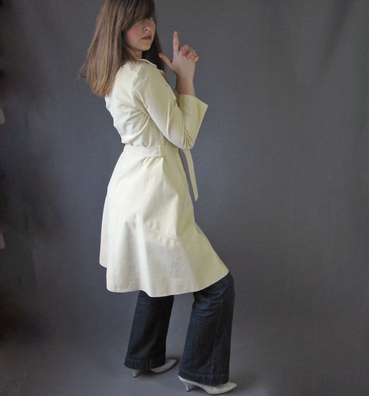 Women’s 70s Trench Coat Mod Vintage Spy Girl White Ultra Suede Medium
