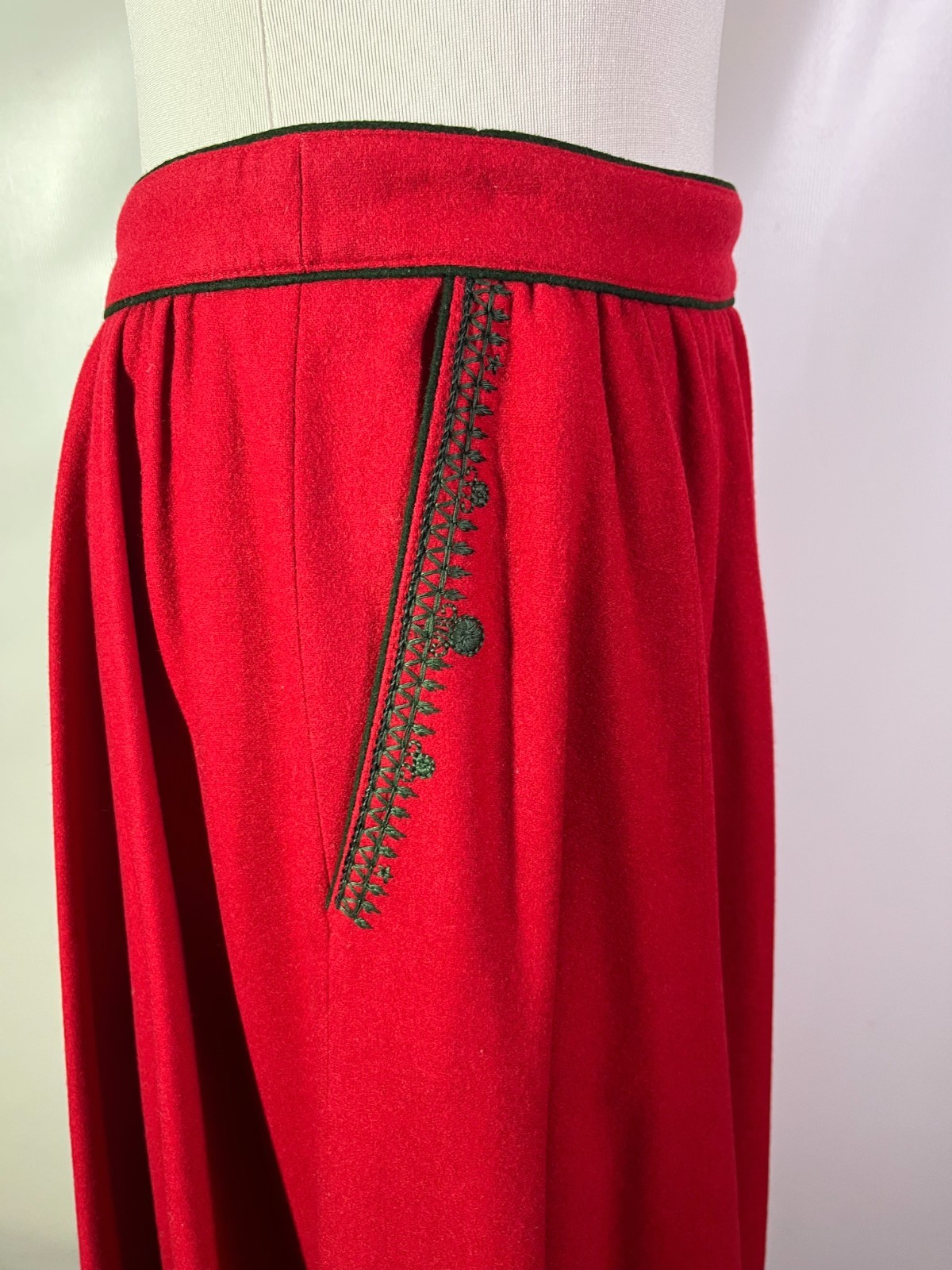 Admont Size 38 Red Felt Wool Trachten Skirt Green Embroidery