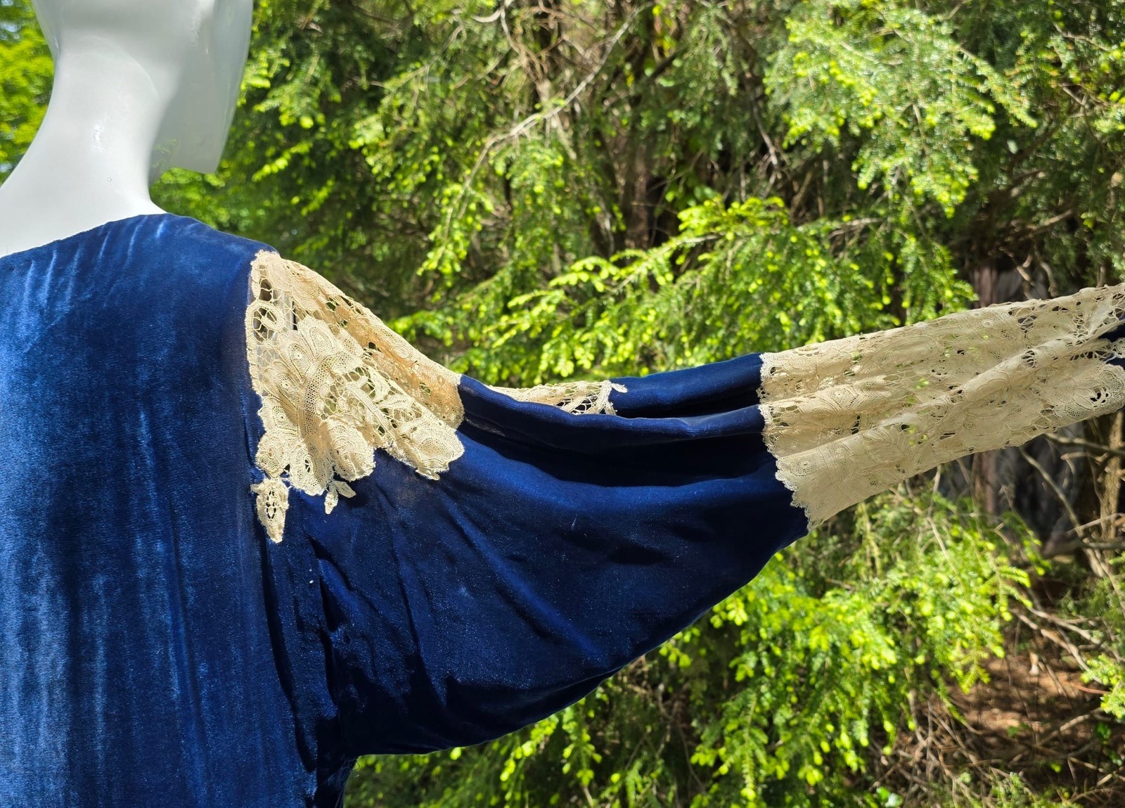 LATE 1920’S SAPPHIRE BLUE SILK VELVET DRESS W WHITE LACE INSERT PUFF SLEEVES