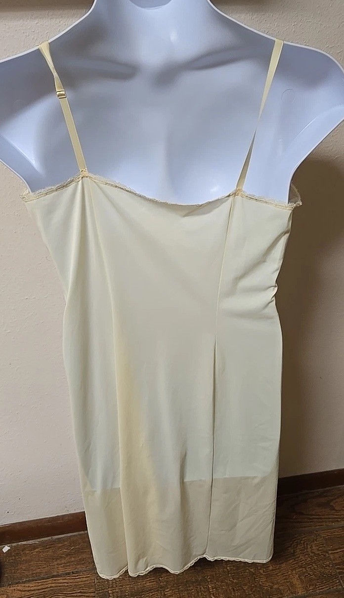 VTG Vanity Fair Cream Lightweight Dacron Polyester Lace Slip Long Dress Sz 40 L