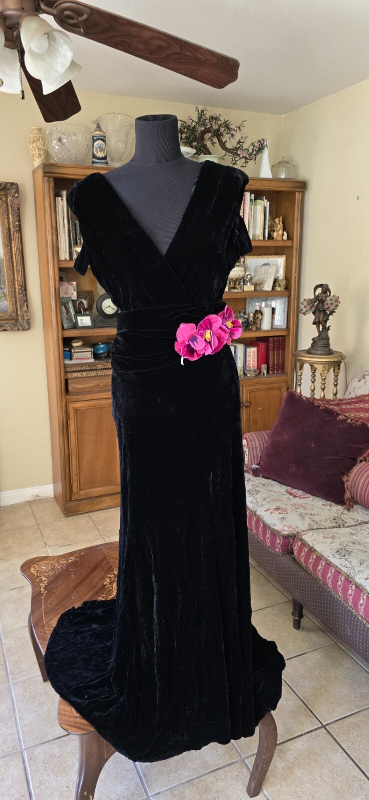 Vtg Women’s 30s Black Velvet Dress W/ Floral Appliques 1930s XS Gown