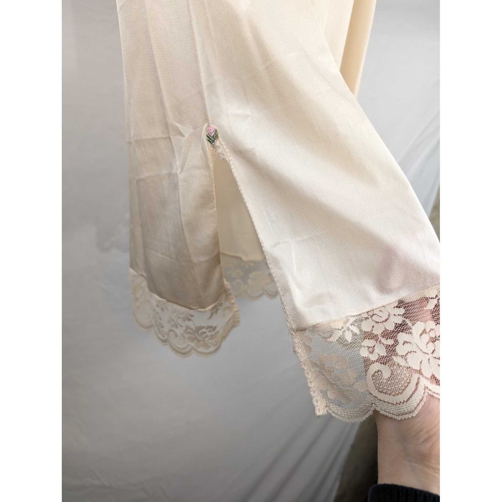 Vintage 80s Satin Lace Trim Half Slip 28″ Skirt Size S Cream Elastic Waist Retro